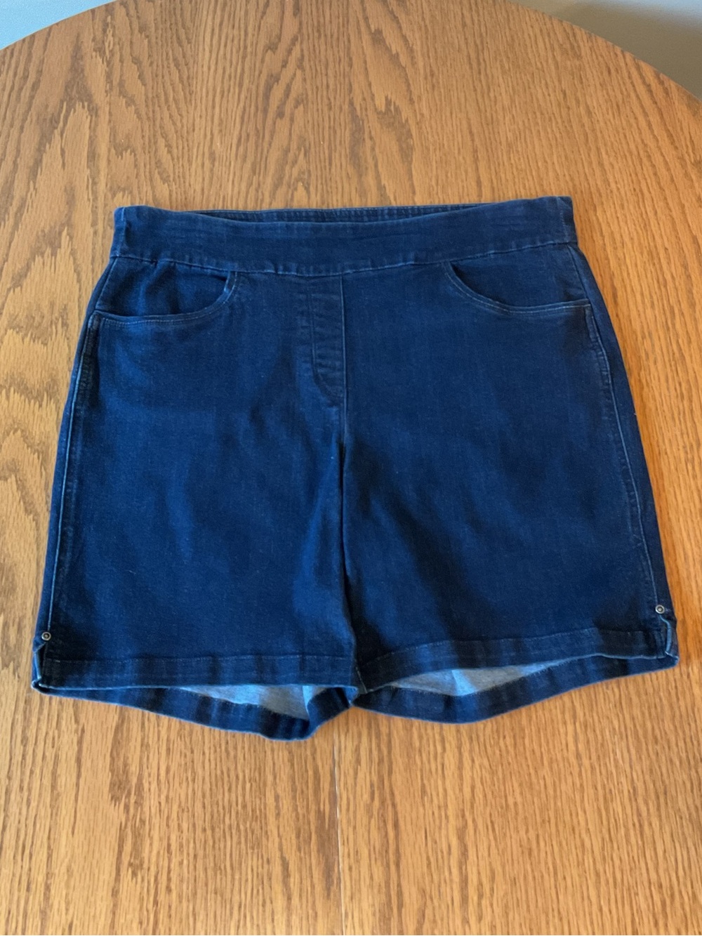 Liz Claiborne Mid-Rise Denim Pull On Stretch Shorts, Size 14